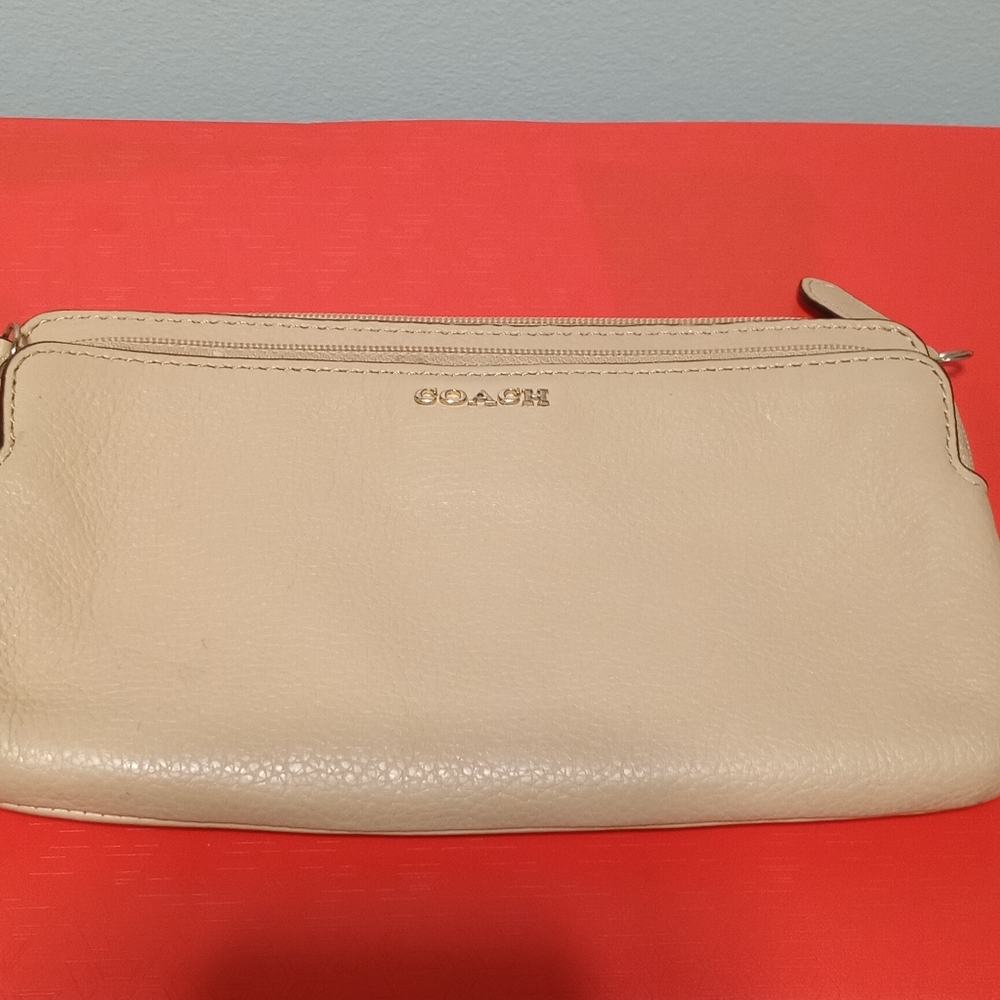 Coach beige pebbled leather accordion wallet